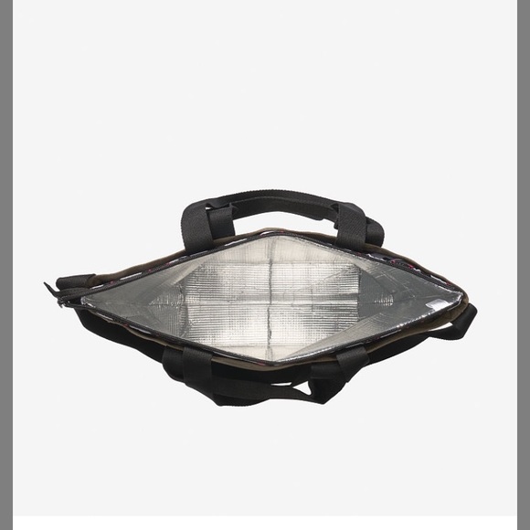 VS PINK olive green cooler tote & outdoor blanket - Picture 3 of 8